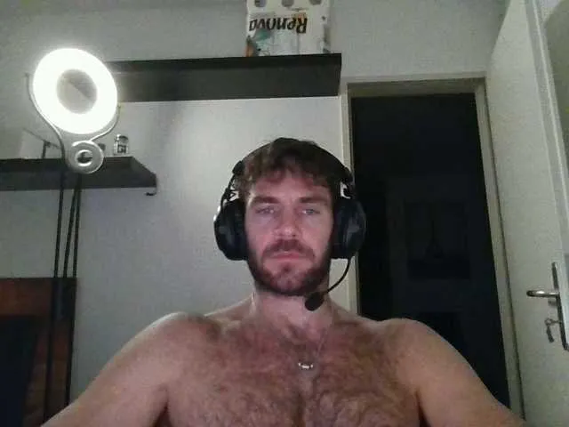 Live sex webcam photo for alphah-hunk #292377658