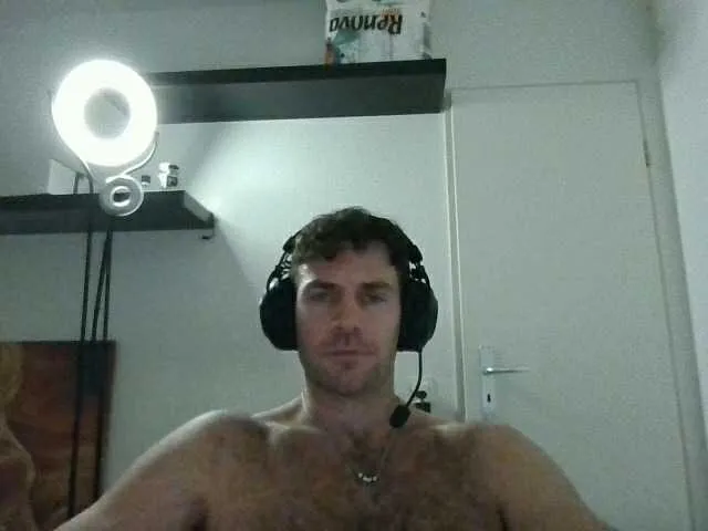 Live sex webcam photo for alphah-hunk #292417380