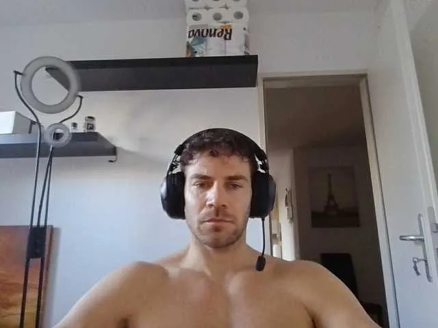 Live sex webcam photo for alphah-hunk #292440224