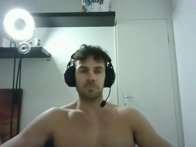 Live sex webcam photo for alphah-hunk #292448960
