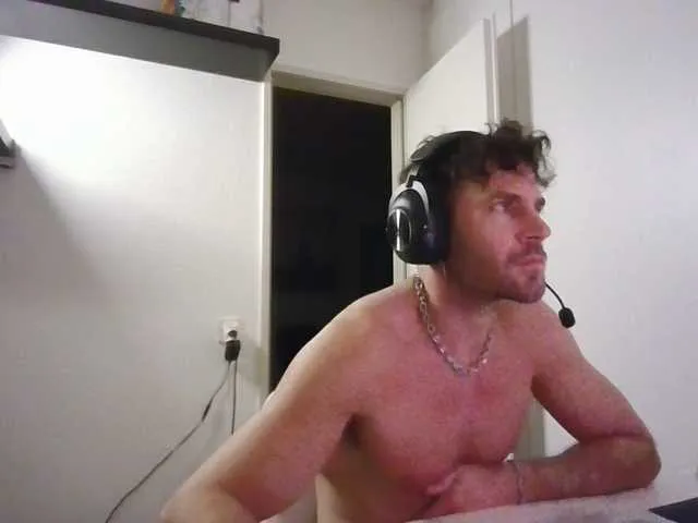Live sex webcam photo for alphah-hunk #292470147