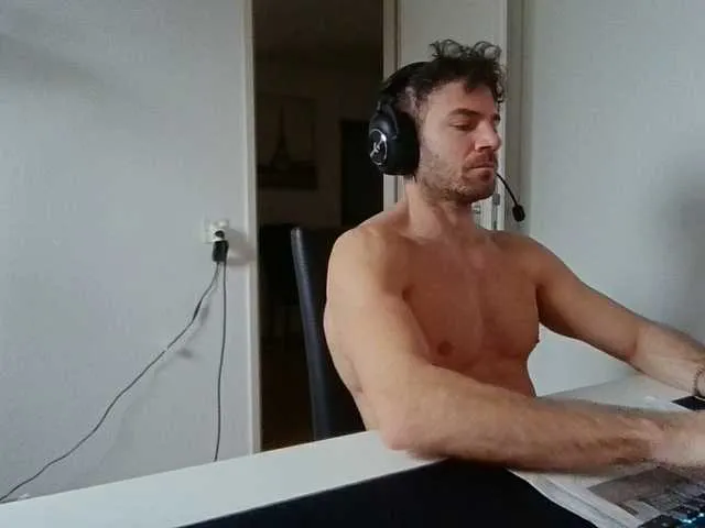 Live sex webcam photo for alphah-hunk #292474962