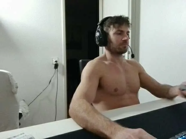 Live sex webcam photo for alphah-hunk #292476670