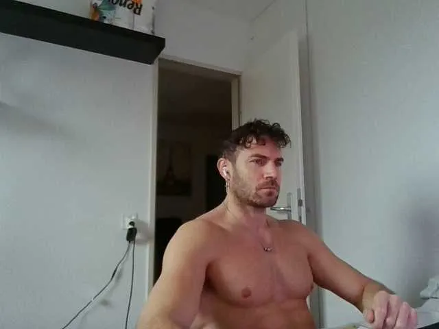 Live sex webcam photo for alphah-hunk #292481020