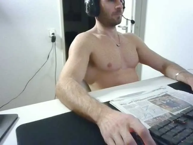 Live sex webcam photo for alphah-hunk #292488782