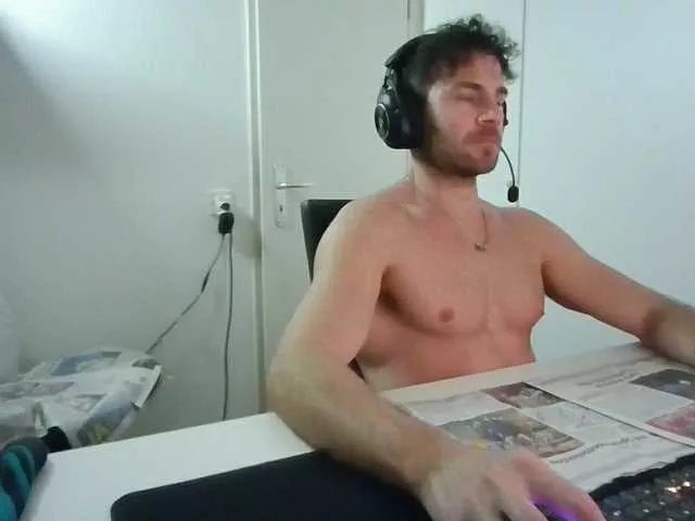 Live sex webcam photo for alphah-hunk #292495669