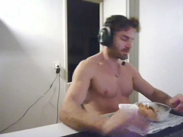Live sex webcam photo for alphah-hunk #292522176