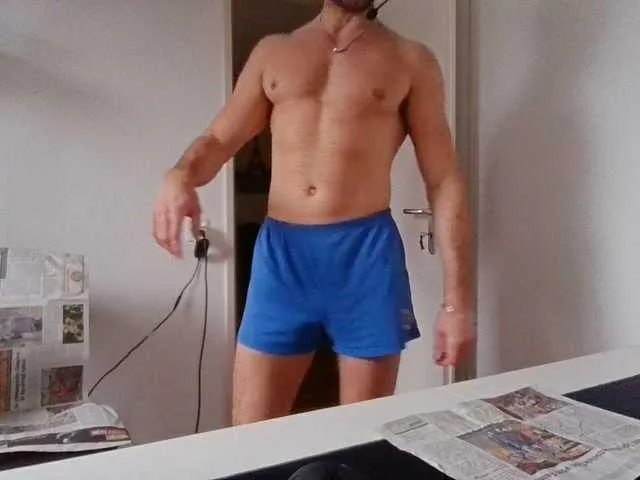 Live sex webcam photo for alphah-hunk #292526093