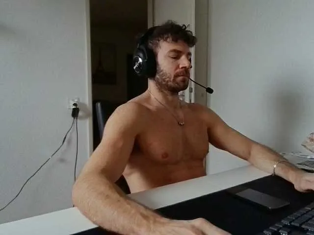 Live sex webcam photo for alphah-hunk #292543307