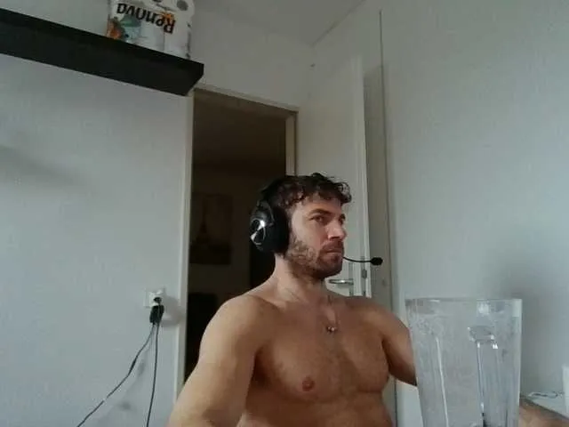 Live sex webcam photo for alphah-hunk #292547638