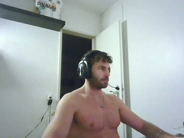 Live sex webcam photo for alphah-hunk #292548768