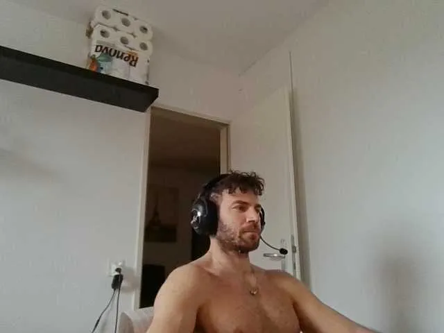 Live sex webcam photo for alphah-hunk #292553489