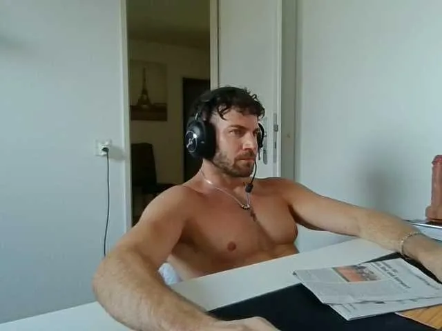 Live sex webcam photo for alphah-hunk #293146656