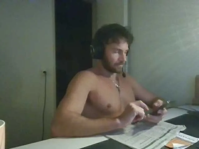 Live sex webcam photo for alphah-hunk #293171723