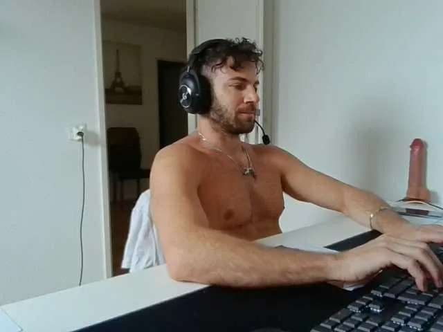 Live sex webcam photo for alphah-hunk #293199607