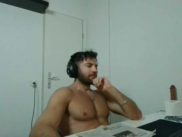 Live sex webcam photo for alphah-hunk #293224332