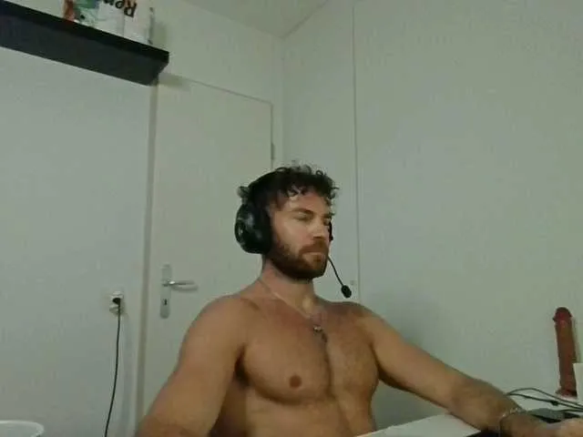 Live sex webcam photo for alphah-hunk #293246614