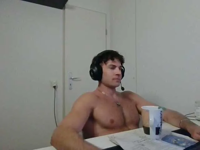 Live sex webcam photo for alphah-hunk #293291242