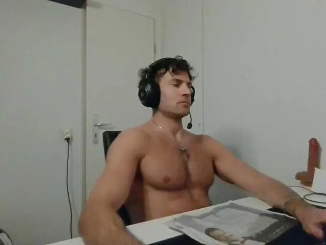 Live sex webcam photo for alphah-hunk #293304448