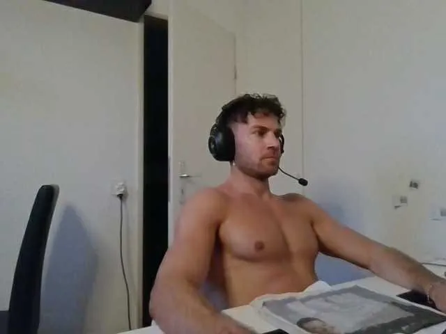 Live sex webcam photo for alphah-hunk #293350654