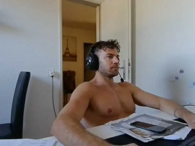 Live sex webcam photo for alphah-hunk #293355926
