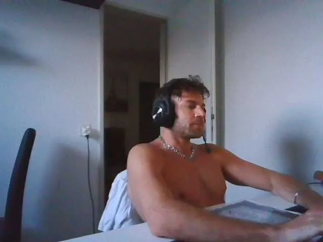 Live sex webcam photo for alphah-hunk #293364927
