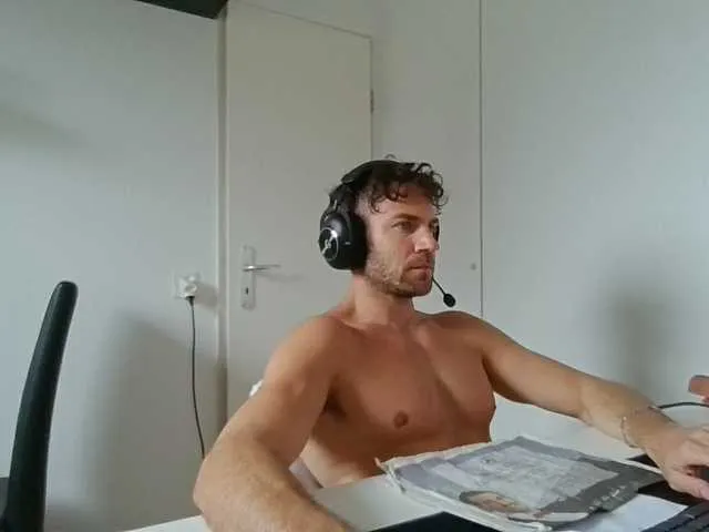 Live sex webcam photo for alphah-hunk #293378384