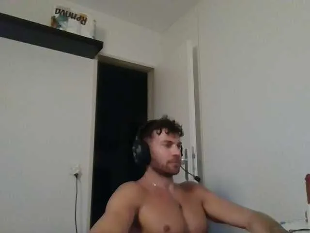 Live sex webcam photo for alphah-hunk #293399793