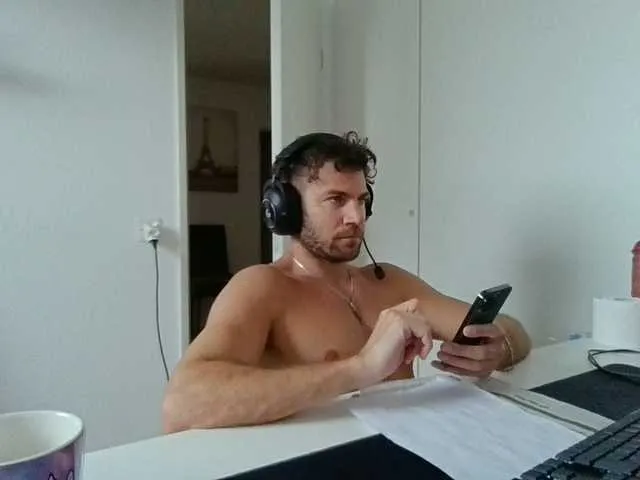 Live sex webcam photo for alphah-hunk #293405341