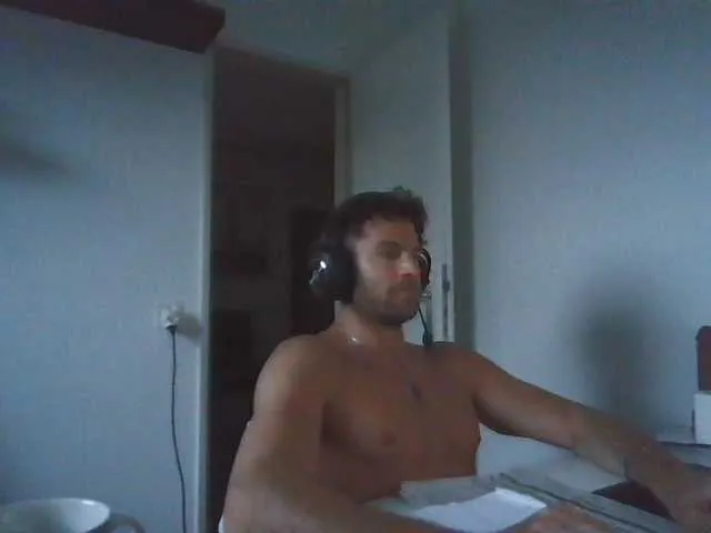 Live sex webcam photo for alphah-hunk #293406922