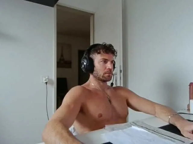Live sex webcam photo for alphah-hunk #293412602