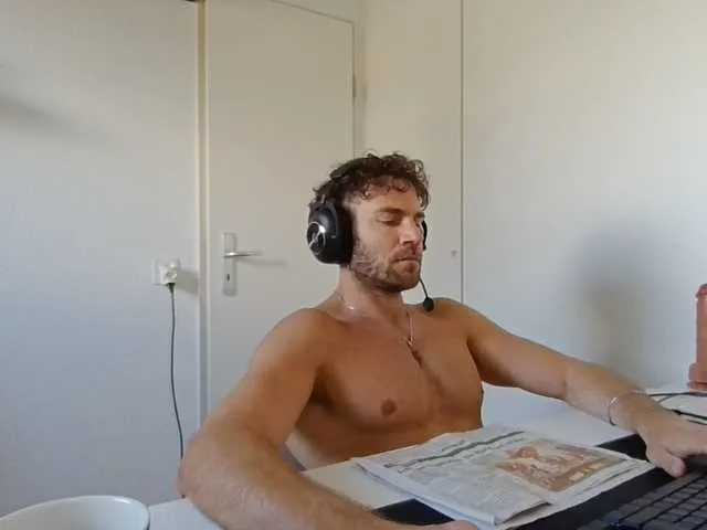 Live sex webcam photo for alphah-hunk #293420096