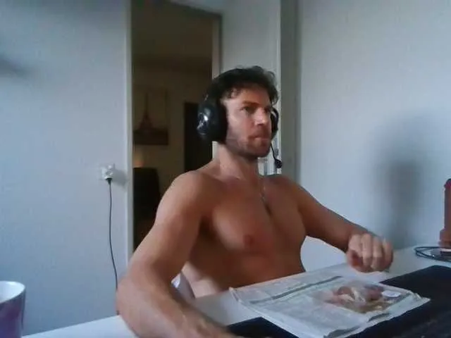 Live sex webcam photo for alphah-hunk #293422011