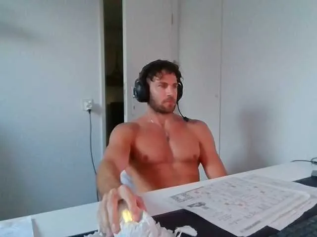 Live sex webcam photo for alphah-hunk #293449868