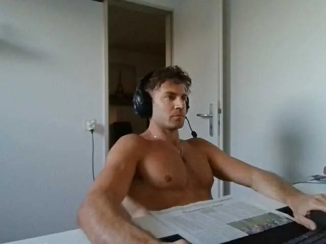 Live sex webcam photo for alphah-hunk #293481943
