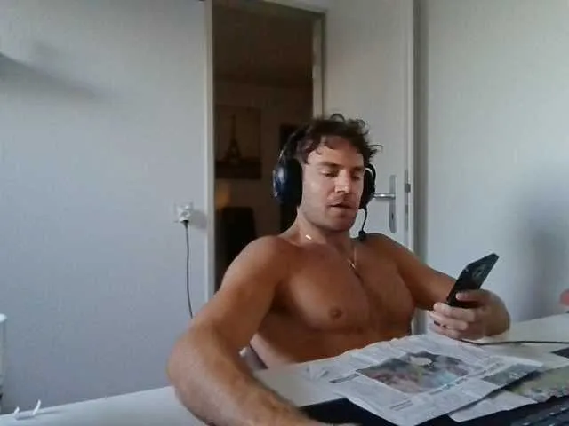 Live sex webcam photo for alphah-hunk #293516867