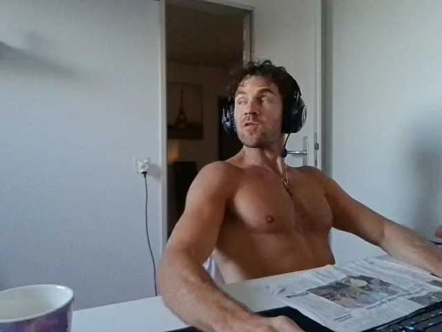 Live sex webcam photo for alphah-hunk #293523961