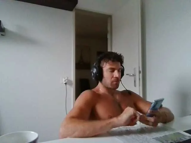 Live sex webcam photo for alphah-hunk #293543725