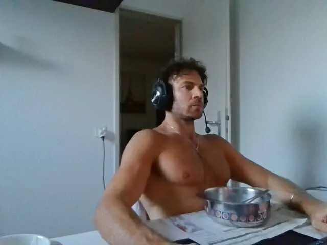 Live sex webcam photo for alphah-hunk #293550011