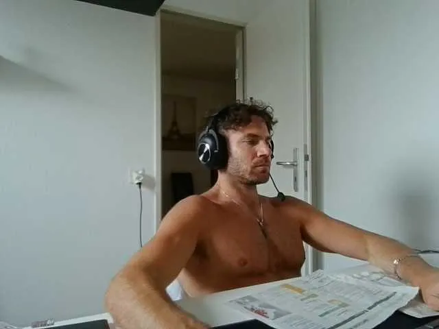 Live sex webcam photo for alphah-hunk #293555053
