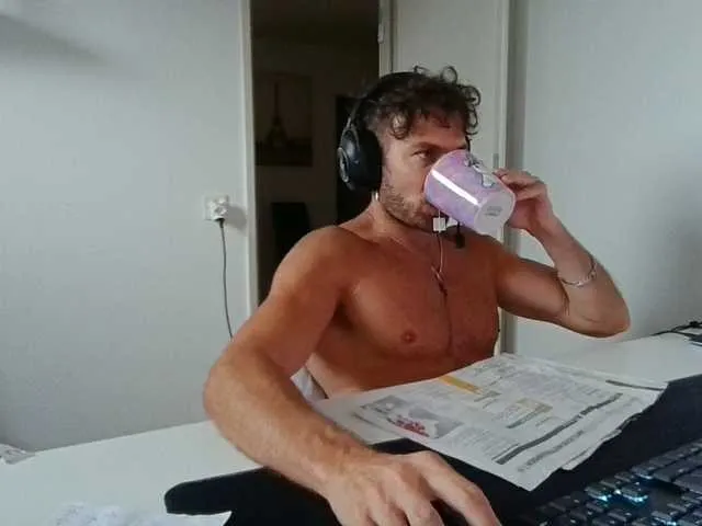 Live sex webcam photo for alphah-hunk #293562036