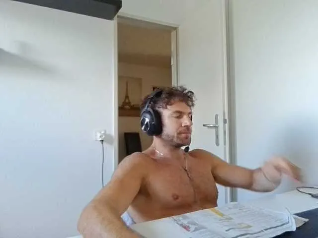 Live sex webcam photo for alphah-hunk #293569209