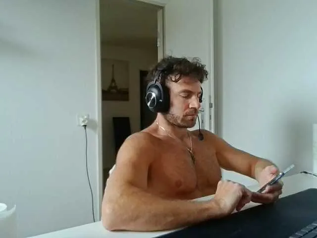 Live sex webcam photo for alphah-hunk #293585914