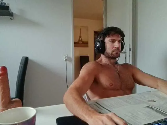 Live sex webcam photo for alphah-hunk #293619151