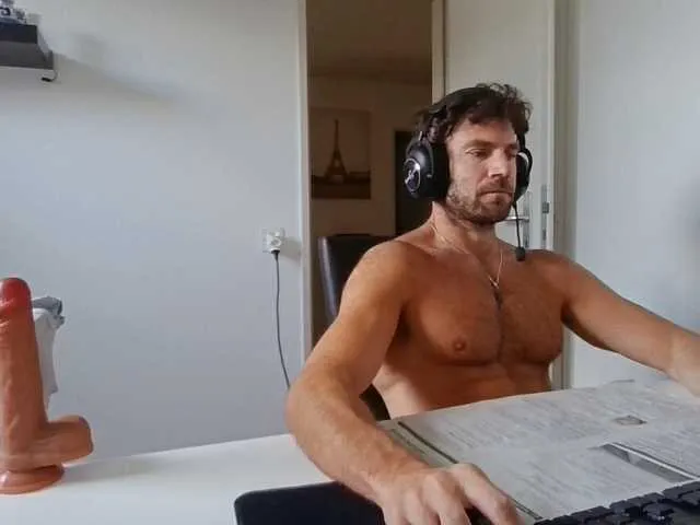Live sex webcam photo for alphah-hunk #293622988