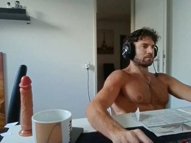Live sex webcam photo for alphah-hunk #293628750