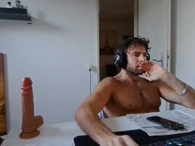 Live sex webcam photo for alphah-hunk #293633574