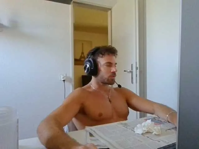 Live sex webcam photo for alphah-hunk #293679879