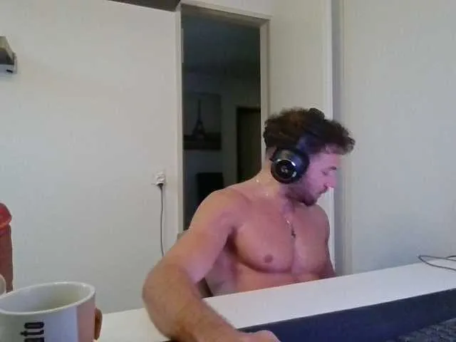 Live sex webcam photo for alphah-hunk #293706682