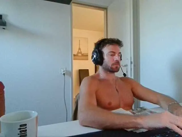 Live sex webcam photo for alphah-hunk #293711768